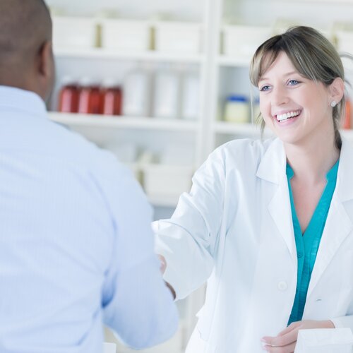 Für Apotheken, Krankenhäuser und den pharmazeutischen Großhandel beschaffen wir sicher und schnell Unlicensed Medicines für die Therapie. apothekerin